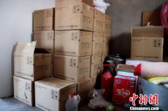 河北兩姐弟同患盆腔炎 父親為兒建起“透析室”